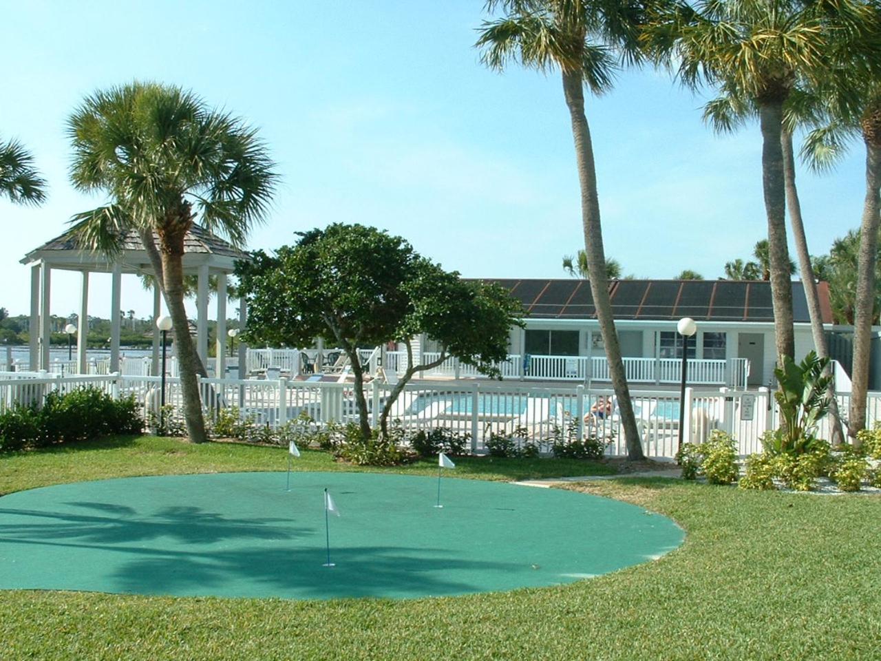 Affordable Two Bedroom Tropical Condo - Private Beach, Pools, Hot Tub St. Petersburg Exterior photo