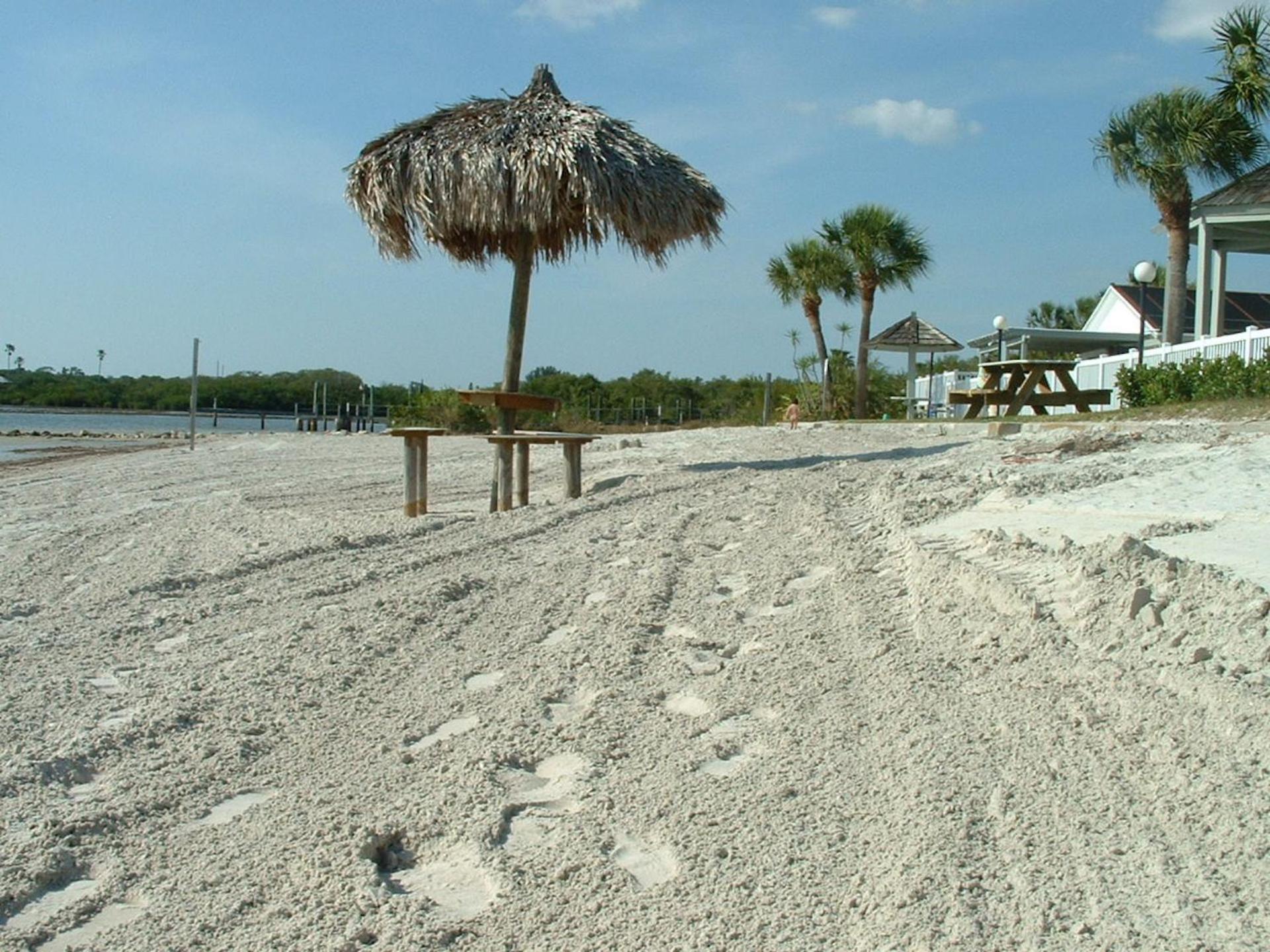 Affordable Two Bedroom Tropical Condo - Private Beach, Pools, Hot Tub St. Petersburg Exterior photo