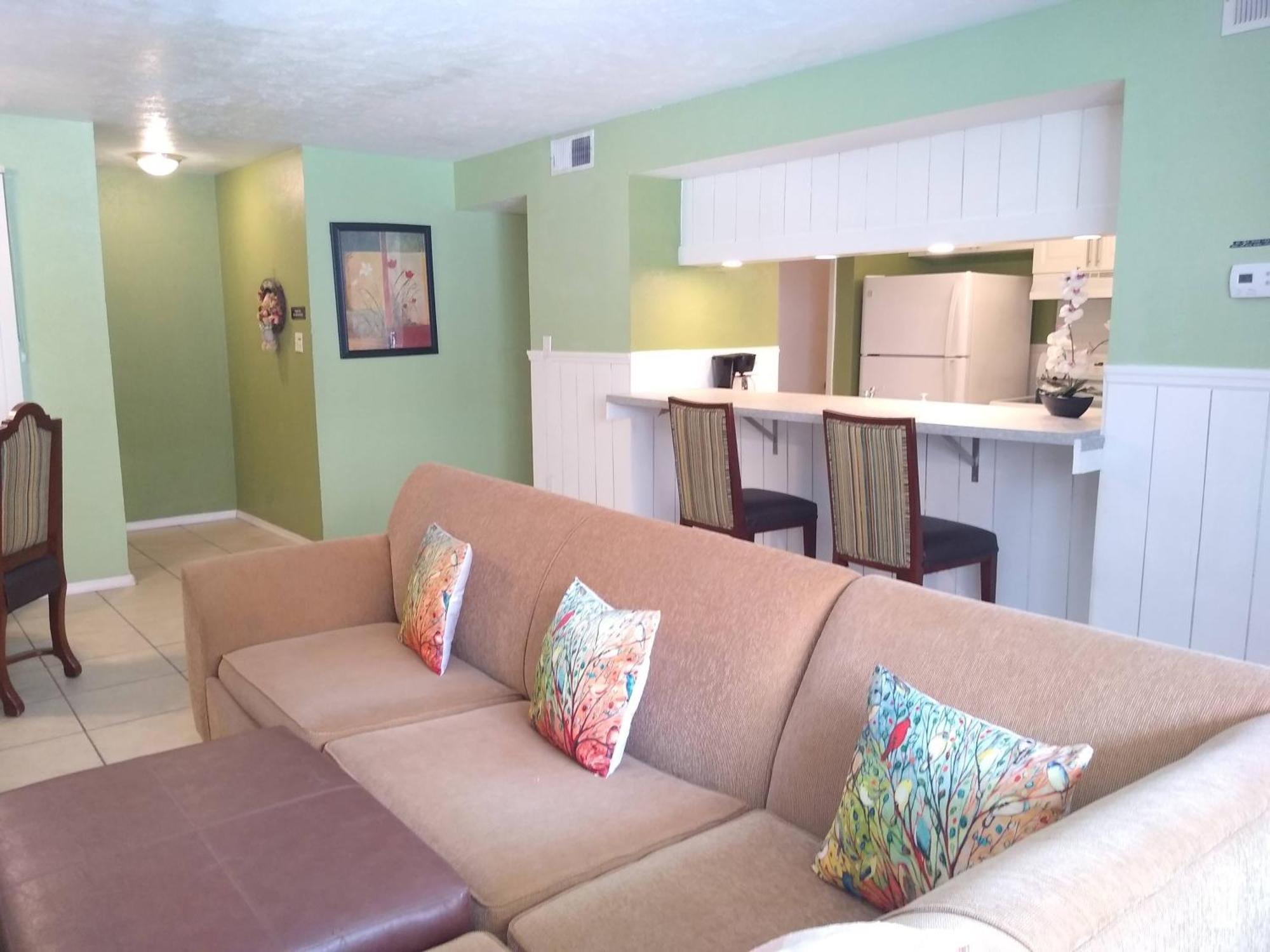 Affordable Two Bedroom Tropical Condo - Private Beach, Pools, Hot Tub St. Petersburg Exterior photo